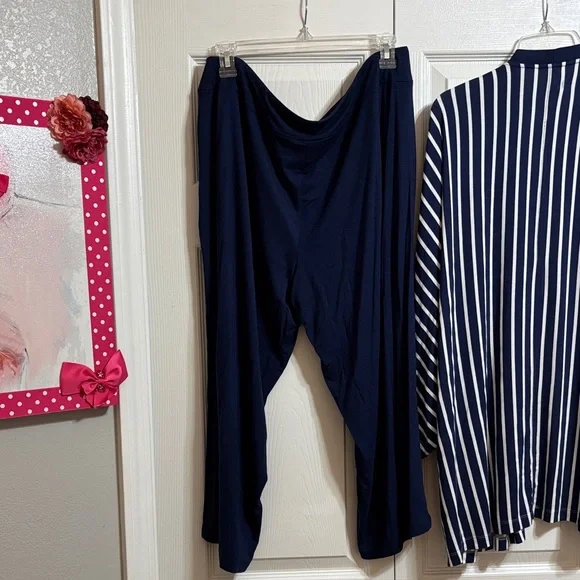 Soma Navy and White Floral and striped lounge set - Picture 14 of 16